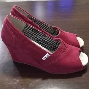 Burgundy platform Tom's